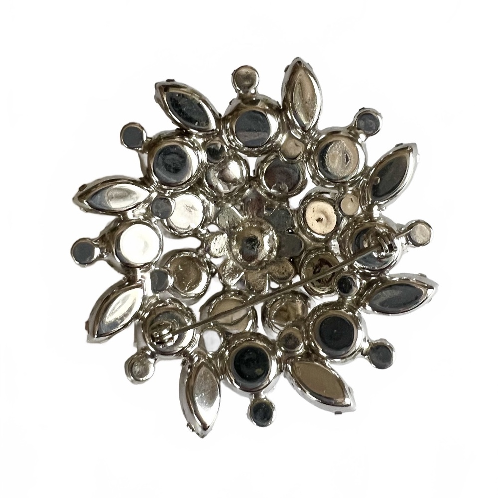 Gorgeous  Vintage Brooch, Clear Rhinestone Silver-tone Setting - Picture 2 of 5